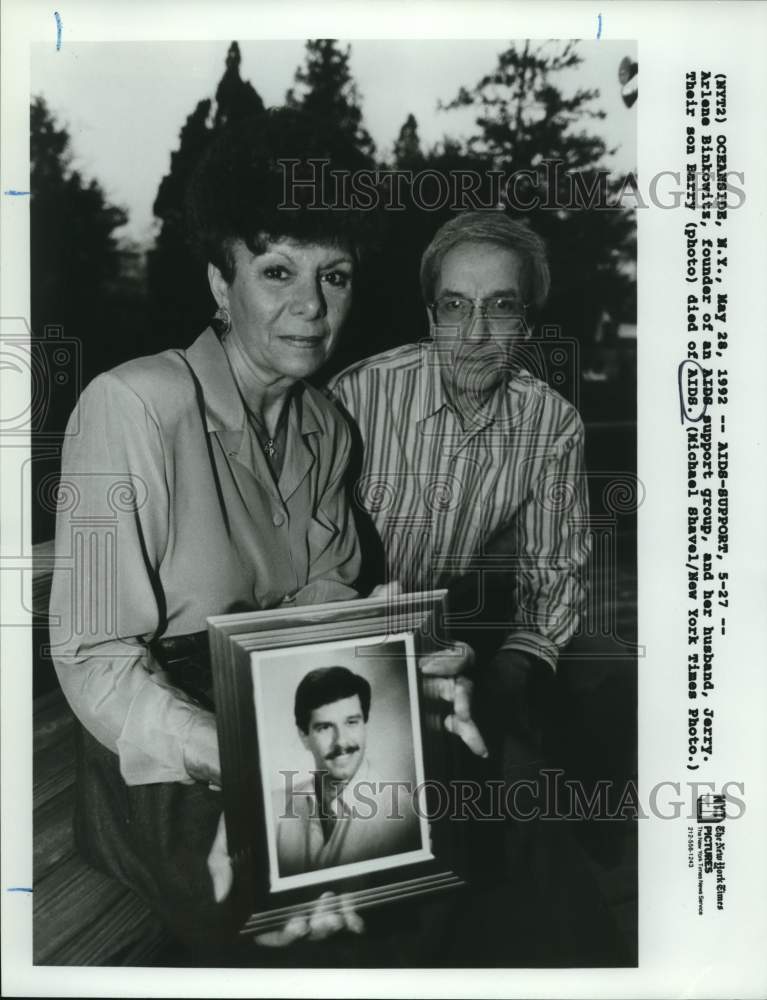 1992 AIDS support group's Arlene and Jerry Binkowitz and son's photo-Historic Images