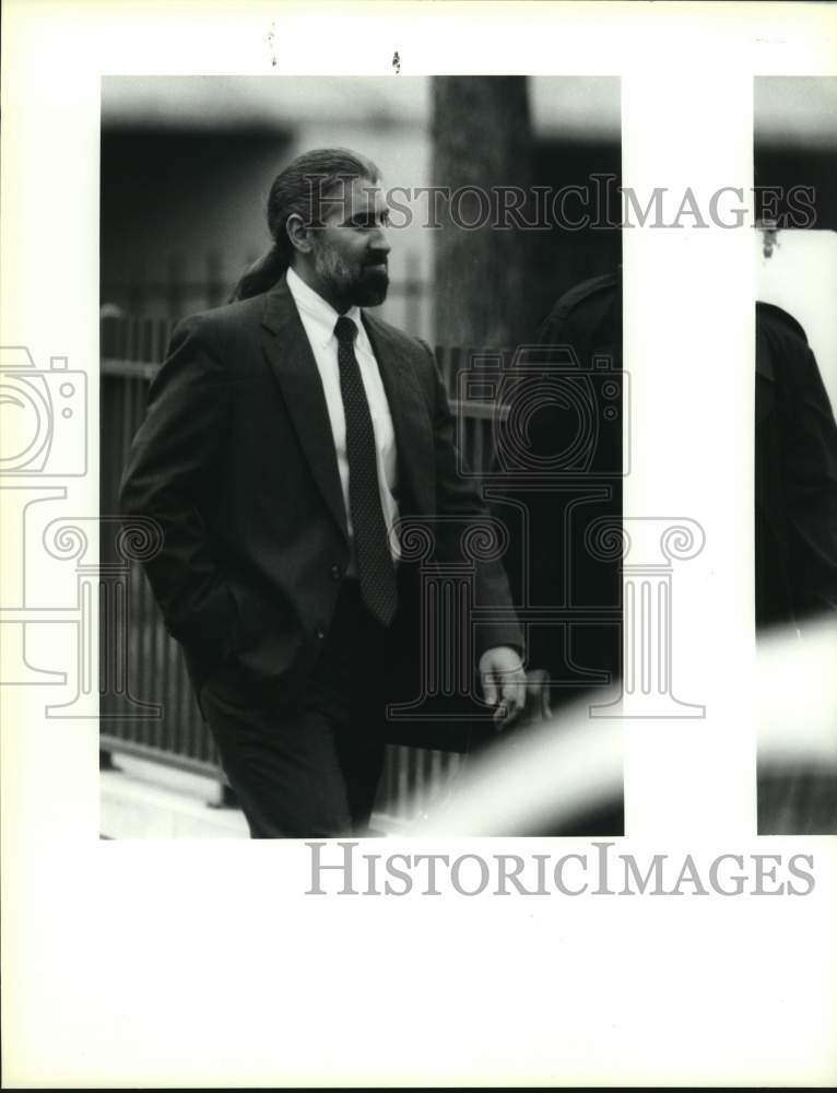 1994 ATF agent Keith Constantino arrives for Branch Davidian trial.-Historic Images