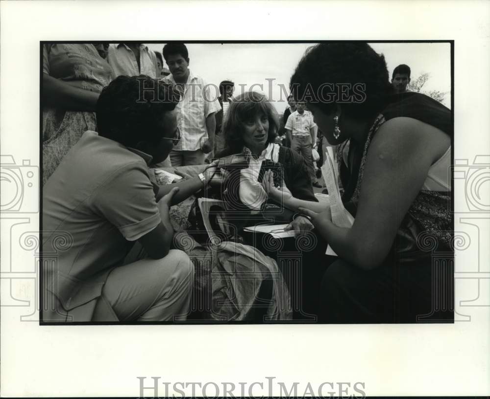 1997 Jennifer Harbury surrounded by reporters in Guatemala.-Historic Images