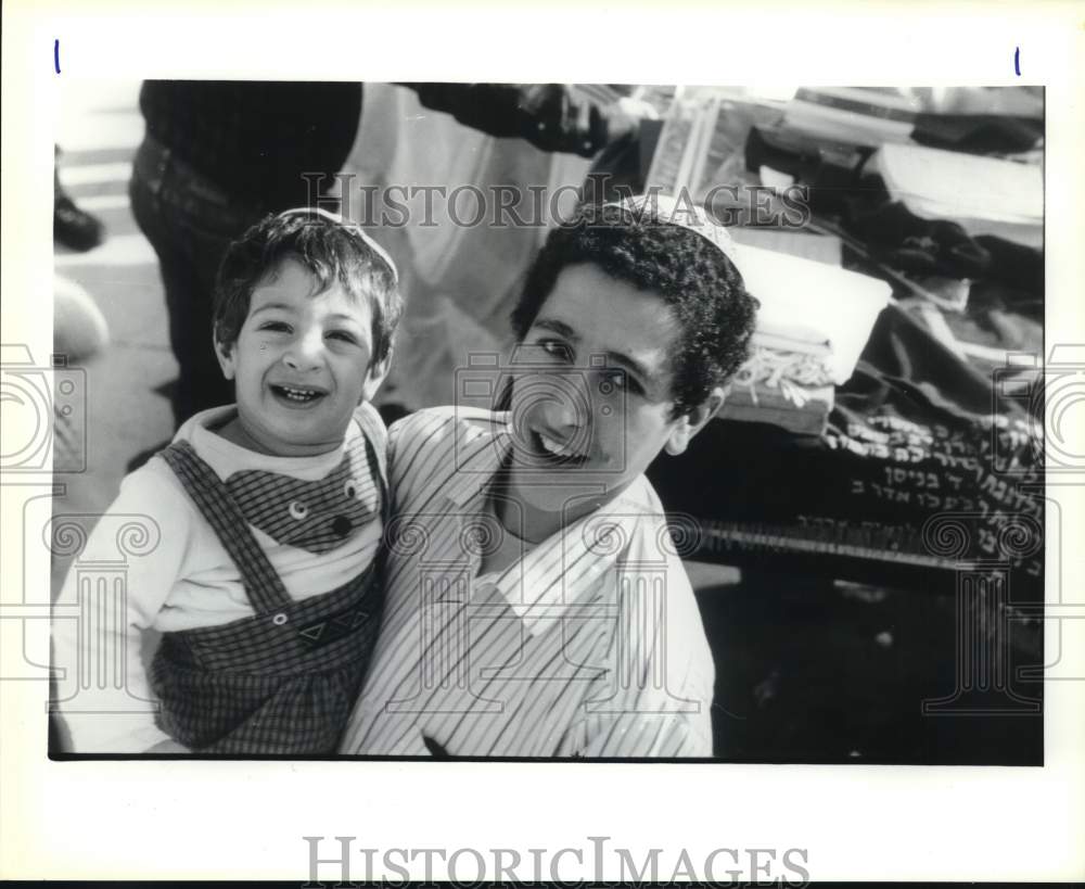 1990 Jewish Man With Child, Street Scene In Israel-Historic Images