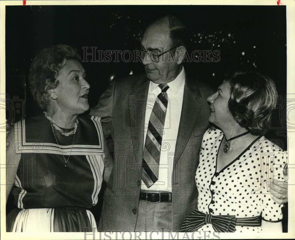 1984 Bill Haile and committeewomen attend Roaring 20&#39;s event, Texas.-Historic Images