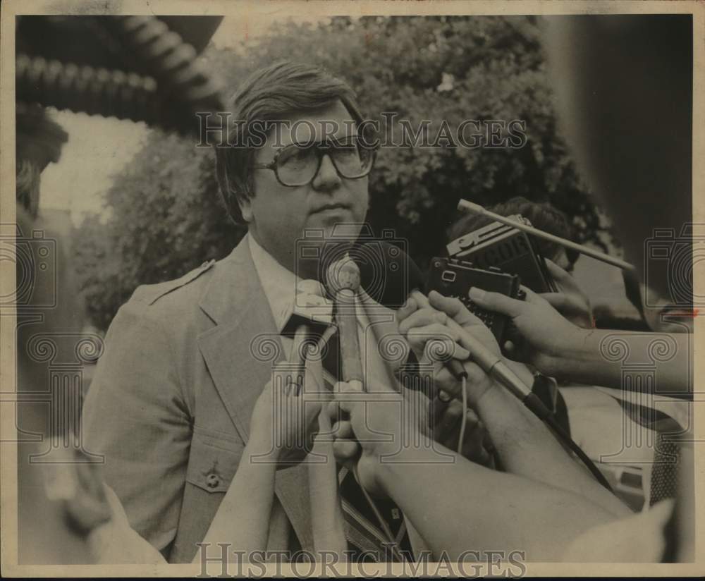 1979 District Attorney Bill White interviewed by reporters.-Historic Images