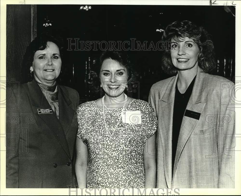 1988 Betty Jo Hanley with San Antonio HOPE Appreciation Night guests-Historic Images