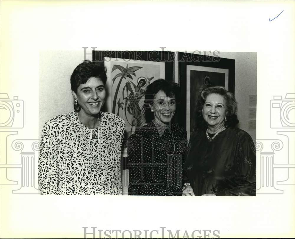 1987 Linda Harberger with guests of McNay Gontcharov reception-Historic Images
