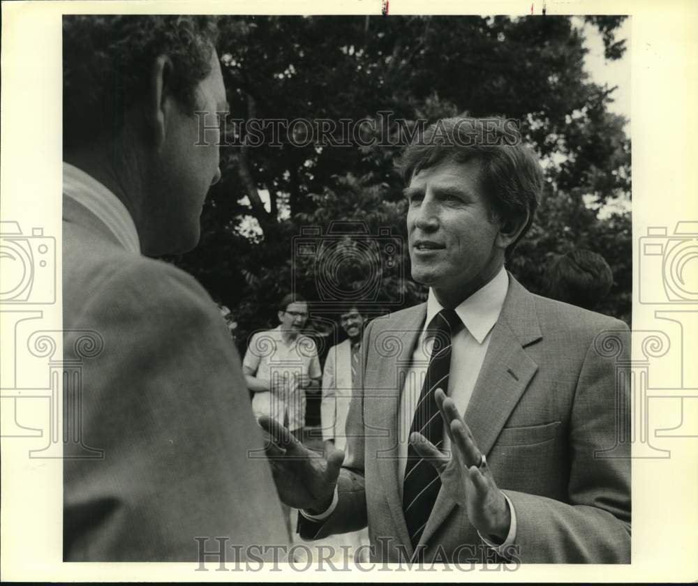 1980 Gary Hart and Bob Krueger confer at Democratic headquarters-Historic Images