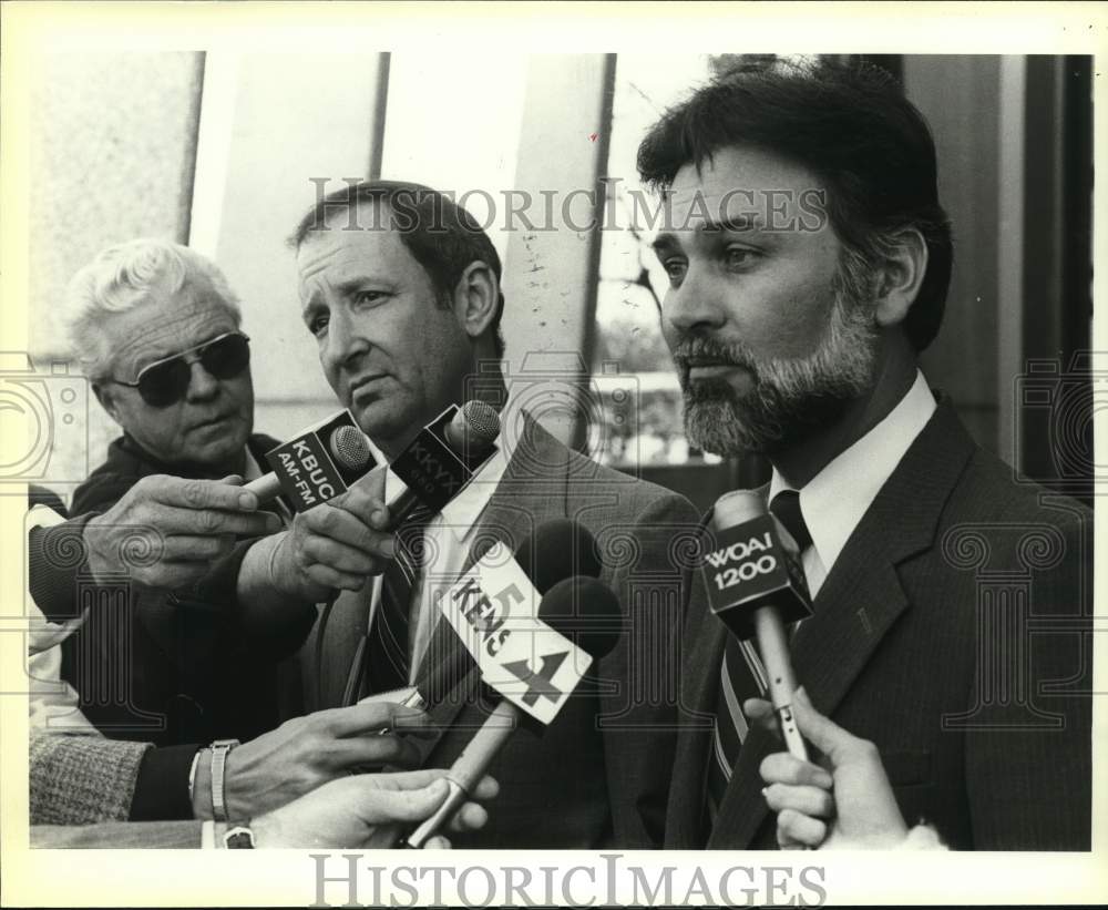 1982 Bill Ravkind and Abraham Kazen, San Antonio Federal Courthouse-Historic Images
