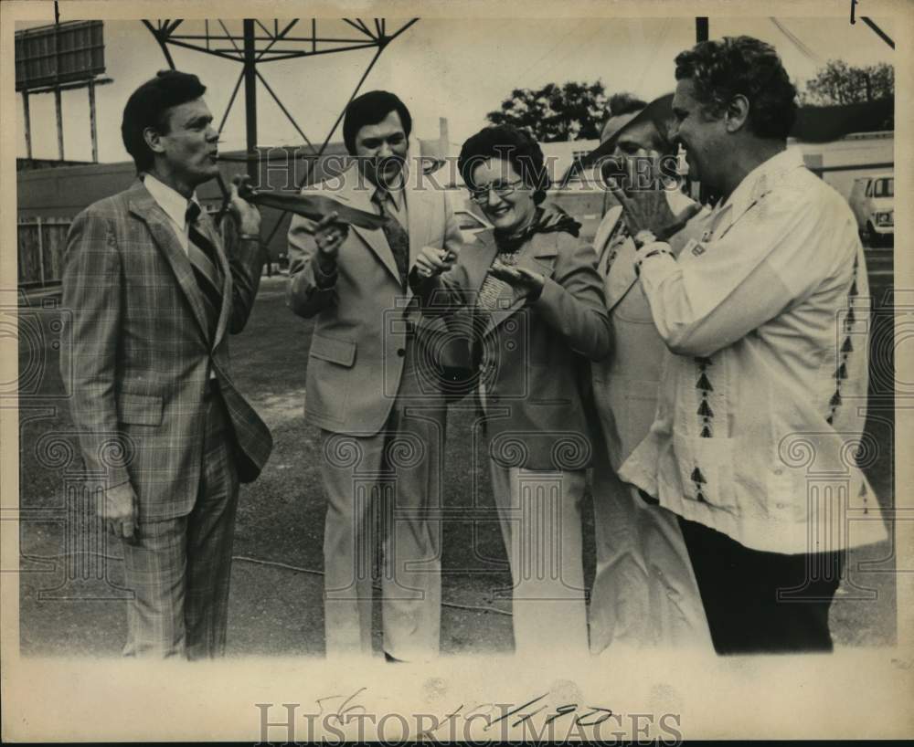 1976 Carol Haberman cuts ribbon at a ceremony with others-Historic Images