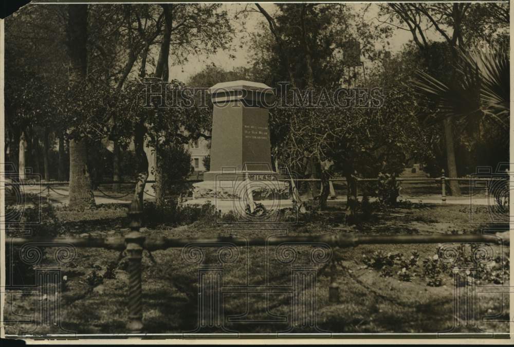 Old Ben Milam monument in San Antonio.-Historic Images