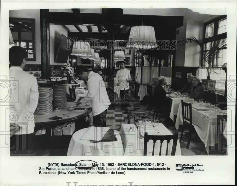 1992 Servers and guests at Set Portes Restaurant, Barcelona-Historic Images