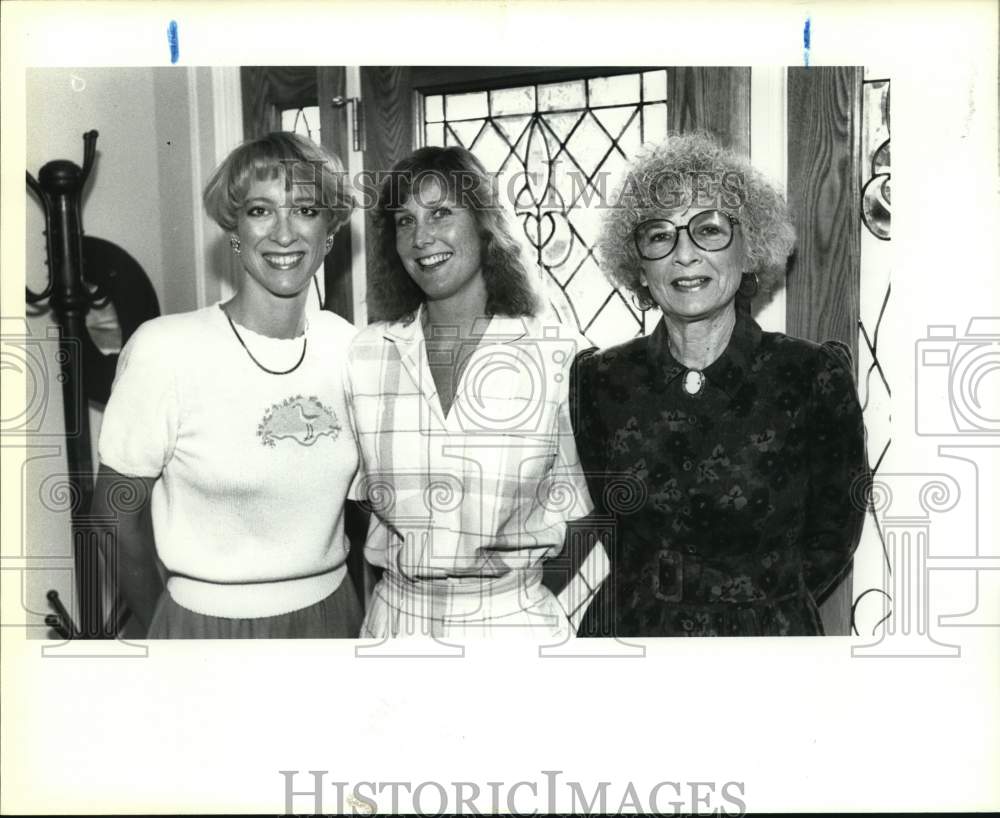 1991 Marla Khatain and guests of Newcomers Coffee.-Historic Images