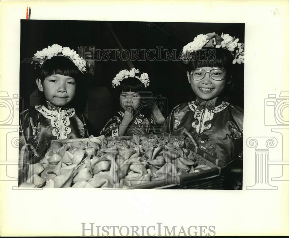 1984 The Lam sisters attend SAMA opening of Oriental Gallery.-Historic Images