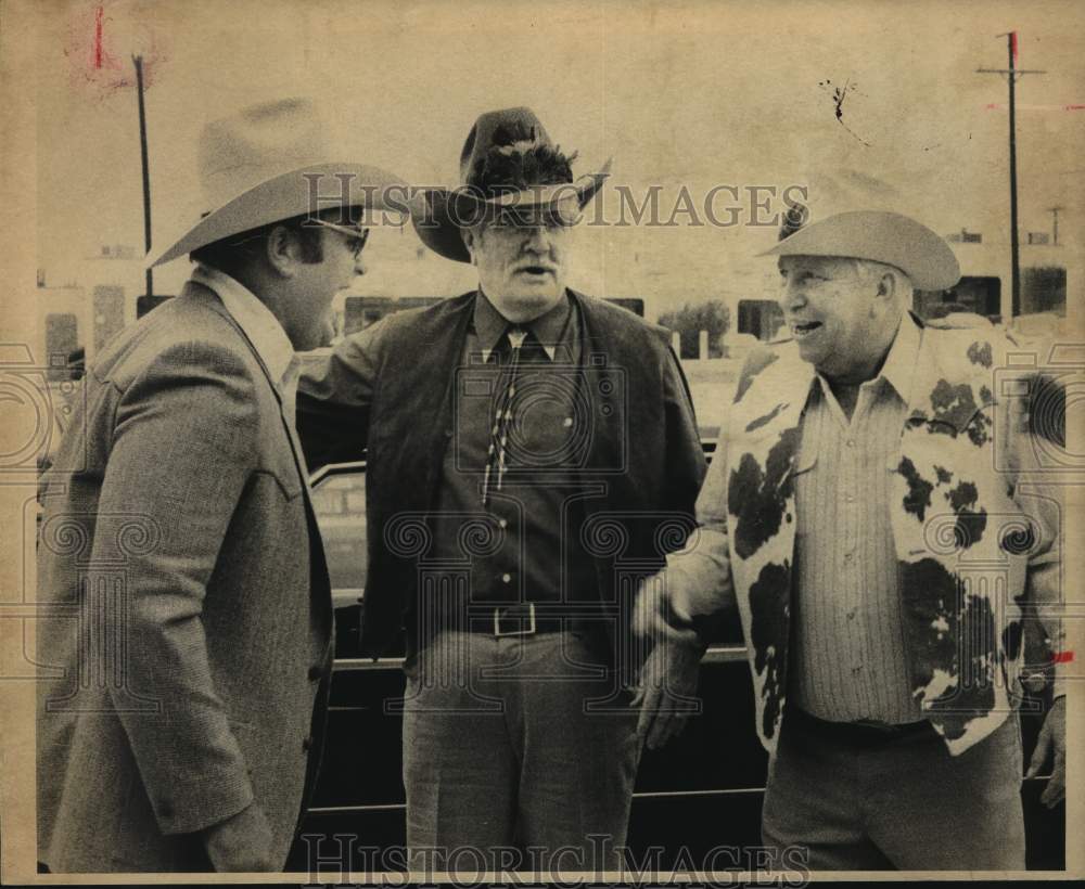 Carl Mauck, John Hamilton and Slim Pickens arrive at Poolquip McNeme-Historic Images