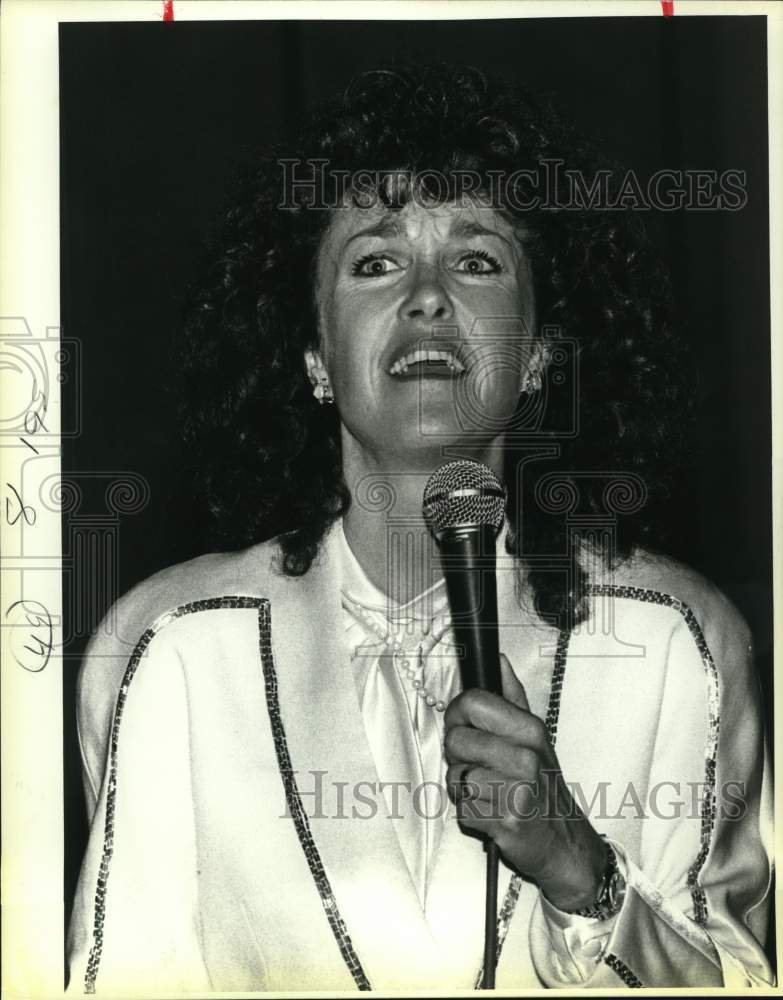 1984 Danielle Kennedy with microphone-Historic Images
