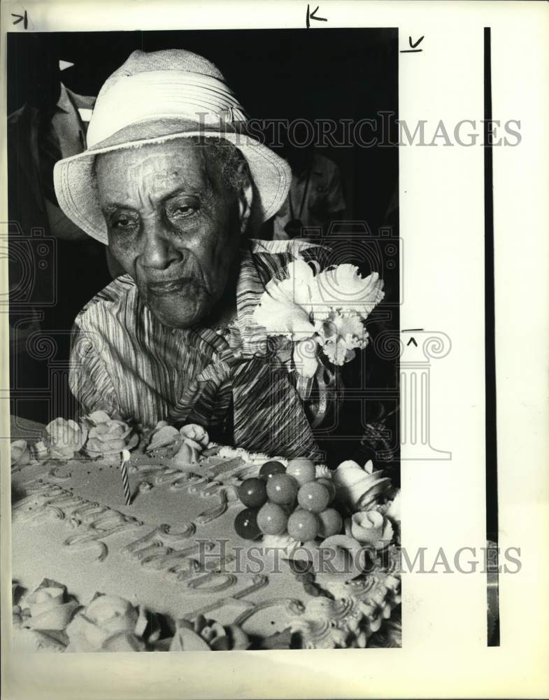 1986 Suzie Thomas celebrates 101st birthday at Health Incorporated-Historic Images