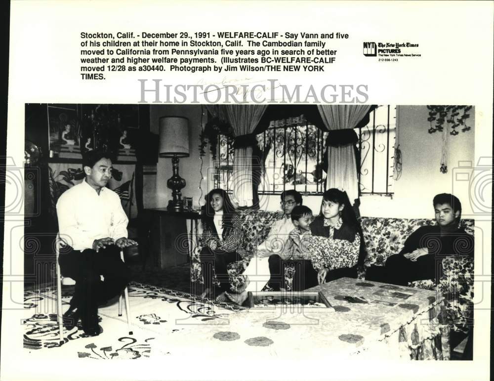 1991 Say Vann with his five children at home in Stockton, California-Historic Images