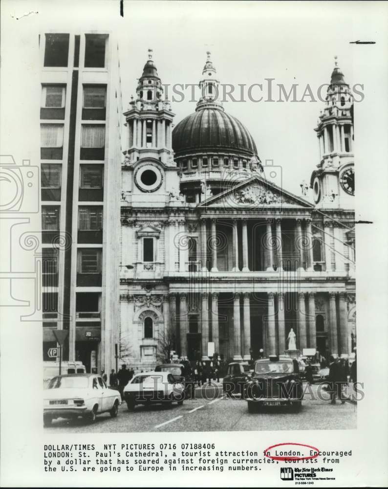 1984 London tourist attraction, St. Paul&#39;s Cathedral.-Historic Images