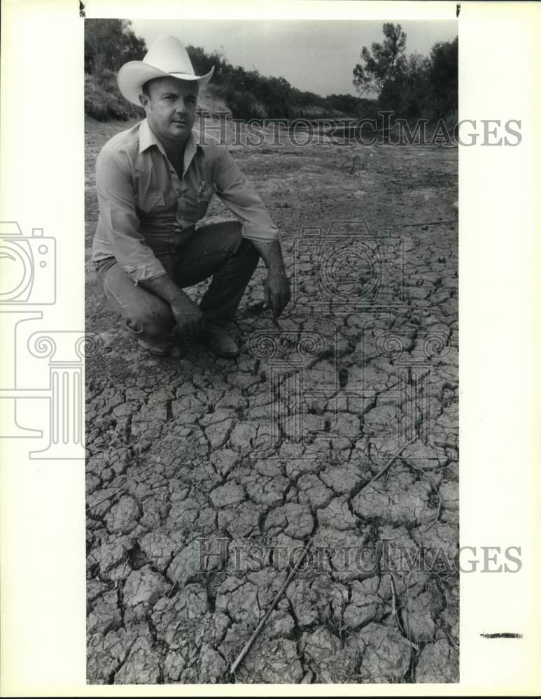1988 Mike McMurry shows dry creek bed due to drought.-Historic Images