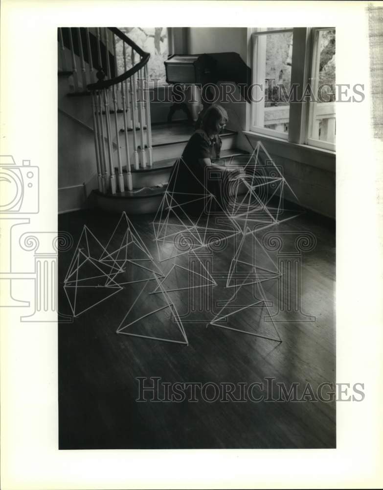 1991 Pat Hammond, Kite Maker, Assembling Frames-Historic Images