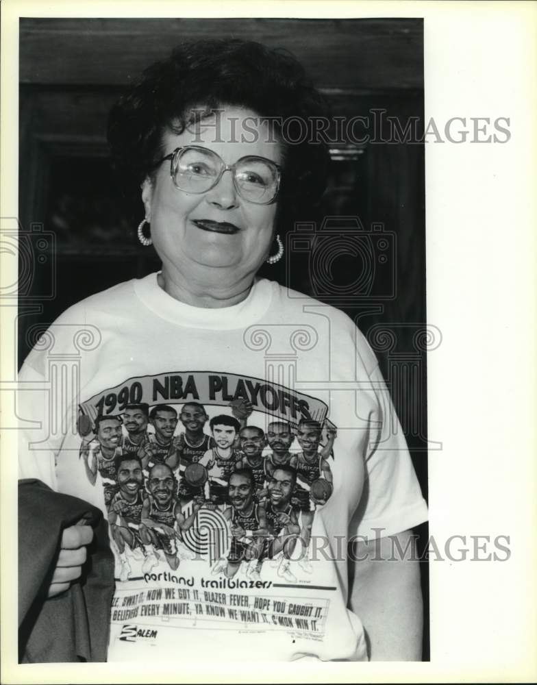 1990 Mayor Lila Cockrell wears a Portland Trailblazers t-shirt.-Historic Images