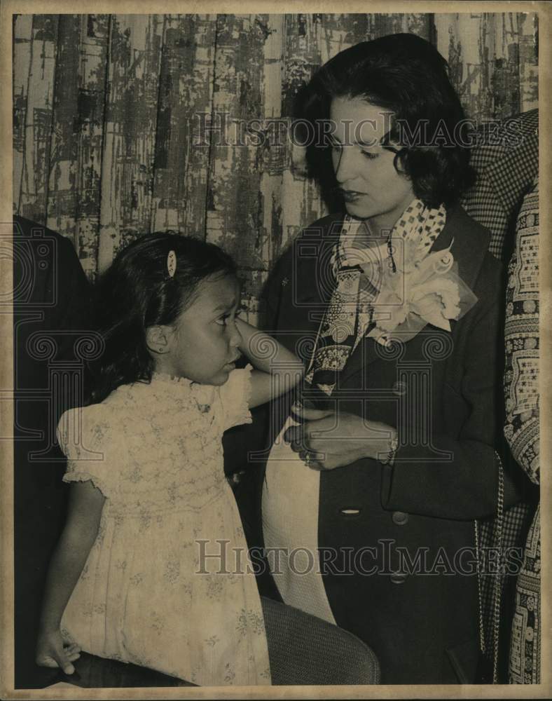 Mrs. Henry (Mary Alice) Cisneros with her daughter-Historic Images