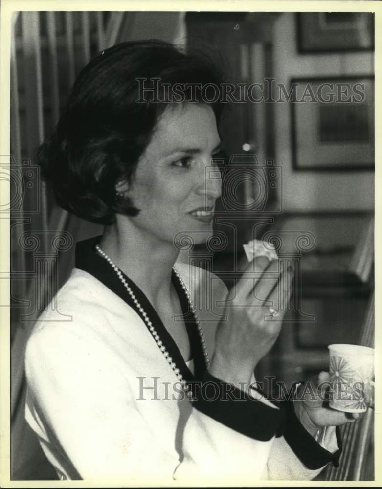 1985 Mary Alice Cisneros leads the San Antonio Skip A Meal campaign-Historic Images