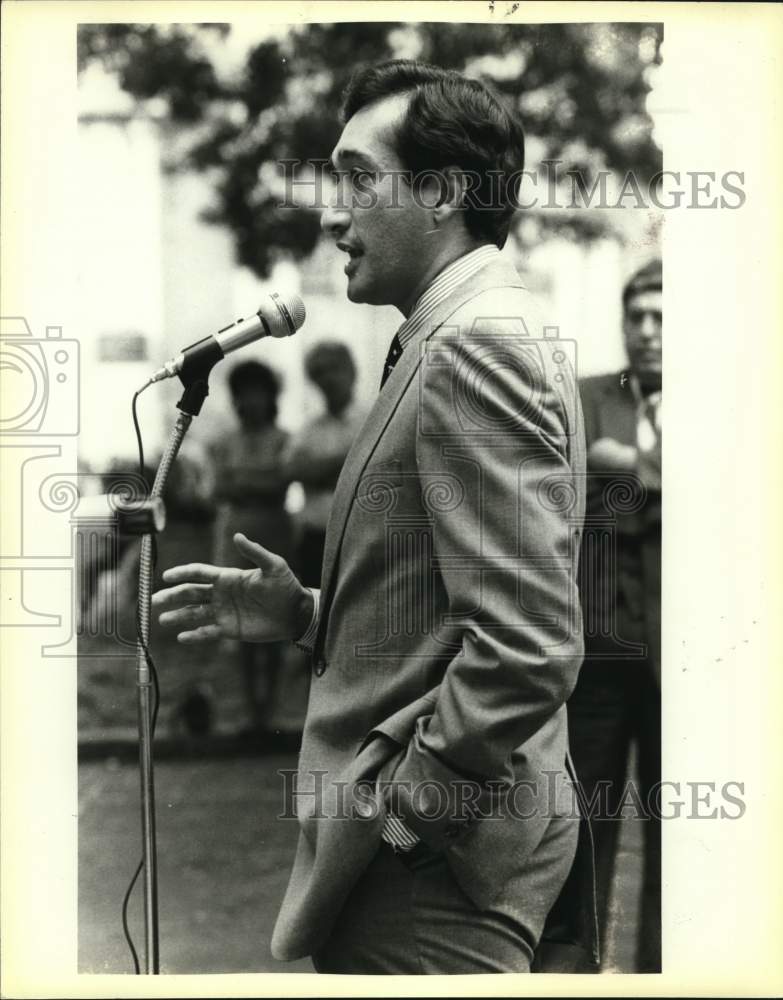 1983 Henry Cisneros speaks at Peace Vigil.-Historic Images