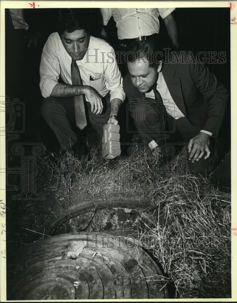 1983 Mayor Henry Cisneros and Bernardo Eureste look into Manhole-Historic Images