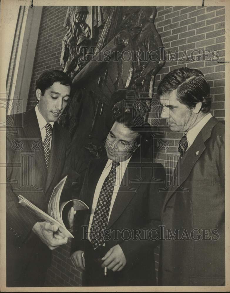 Henry Cisneros conferring with Hector Cabrera &amp; Erik I. Martel-Historic Images