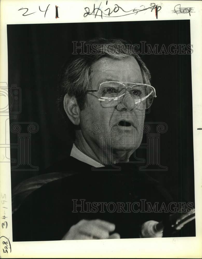 1986 Chief Justice John Hill addresses St. Mary&#39;s graduation class-Historic Images