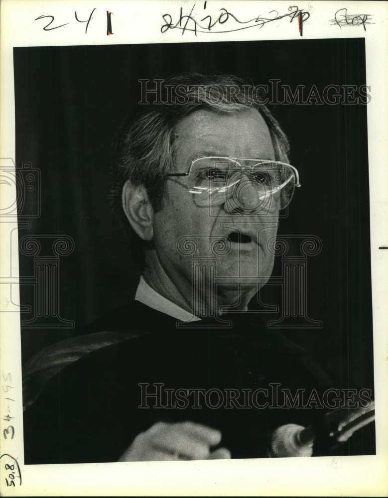 1986 Chief Justice John Hill addresses St. Mary's graduation class-Historic Images