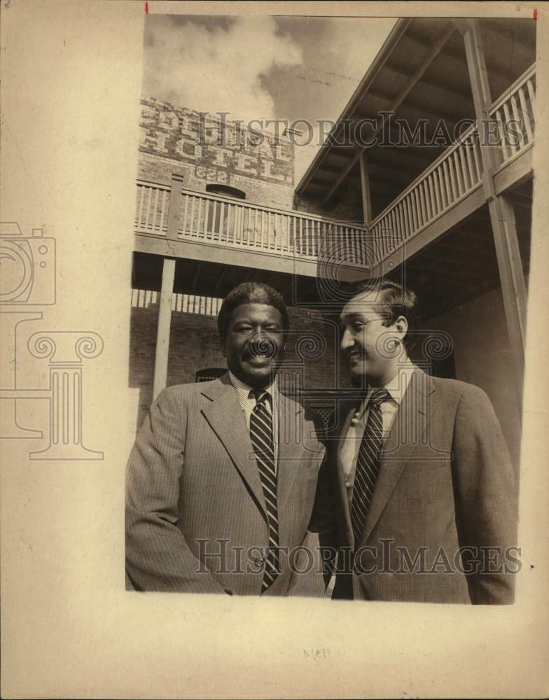 1981 Norcell D. Haywood and Henry B. Cisneros confer-Historic Images