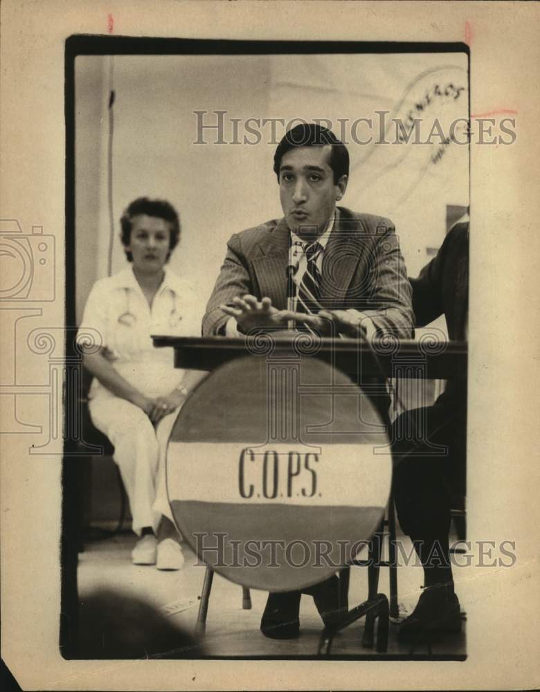 1981 Mayor Henry Cisneros addresses COPS meeting-Historic Images