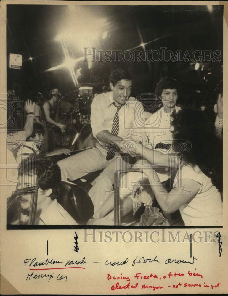 1981 Well-wishers flock Mayor Henry Cisneros&#39; car during Fiesta.-Historic Images