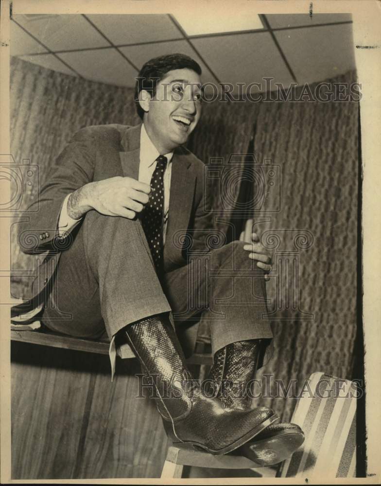 1982 Mayor Henry Cisneros shows off cowboy boots.-Historic Images