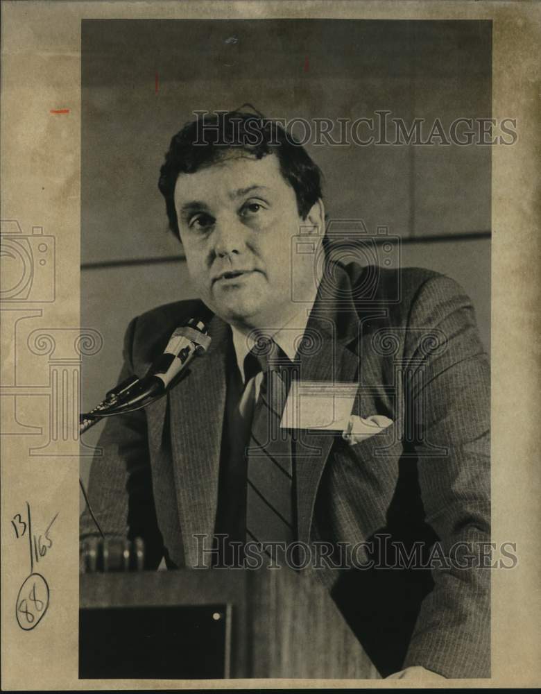 1982 National Endowment for Arts chairman Frank Hodsoll makes speech-Historic Images