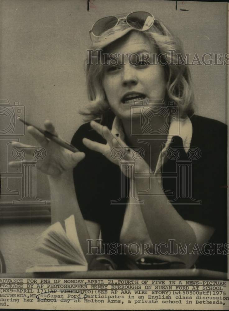 1975 Susan Ford in English class at Holton Arms school, Maryland-Historic Images
