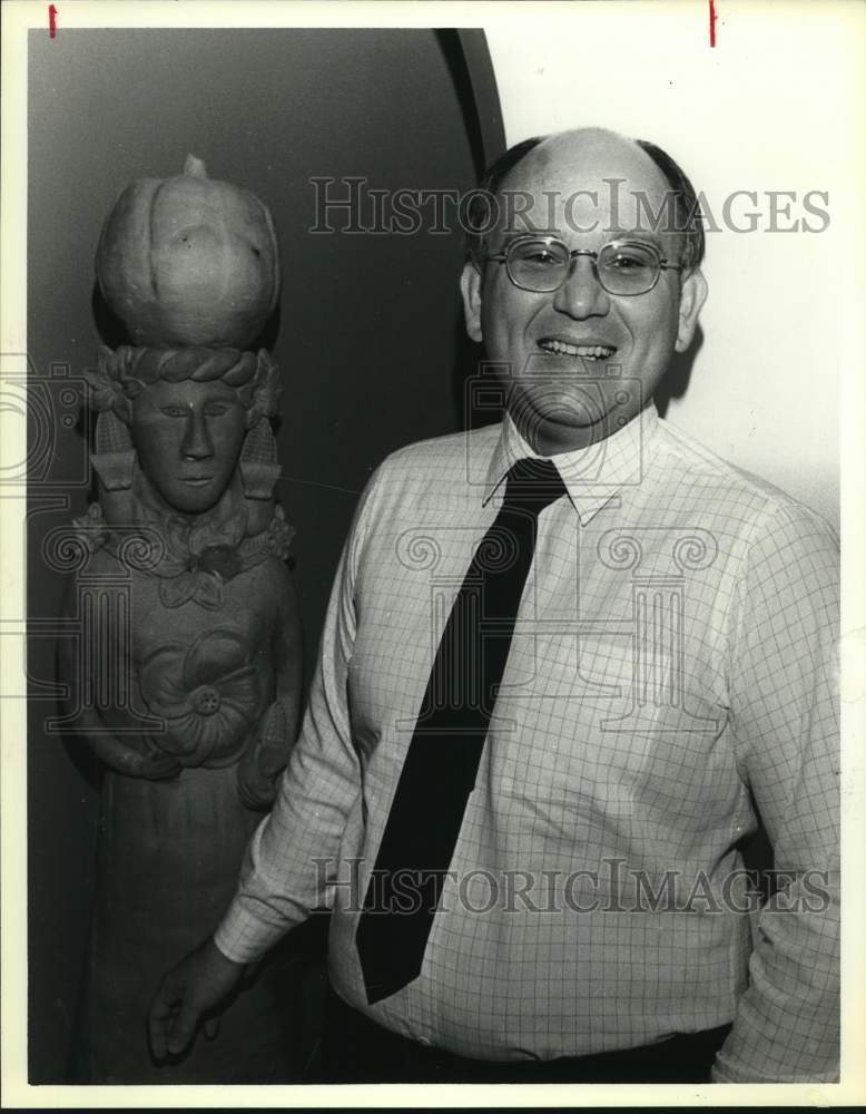 1985 Stephen Vollmer, curator of the Exvoto Gallery-Historic Images