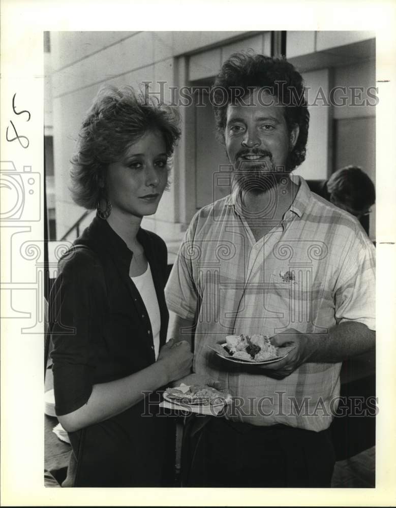 1986 Sherrin Quinn and Charles Van Gilder attend UTSA art exhibition-Historic Images