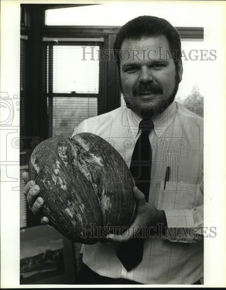 1988 Eric Tschanz Of San Antonio Botanical Gardens With Specimen-Historic Images