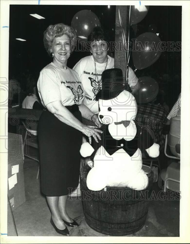 1991 LUPUS benefit guests with Bear raffle item, Texas-Historic Images
