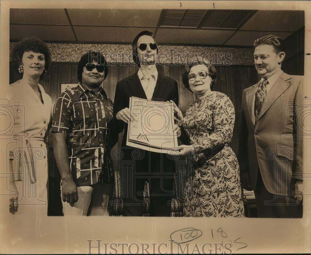 Mayor Lila Cockrell with ladies and gentlemen holding certificate-Historic Images