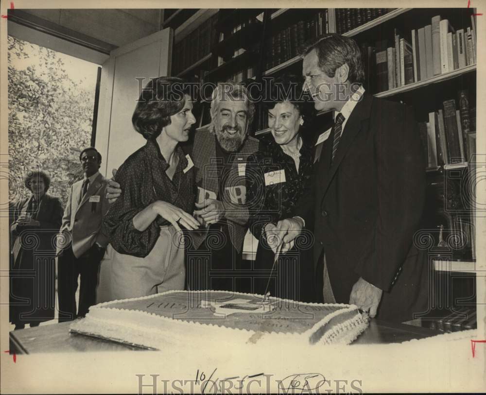 1978 John Hill and guests cutting cake, Texas-Historic Images