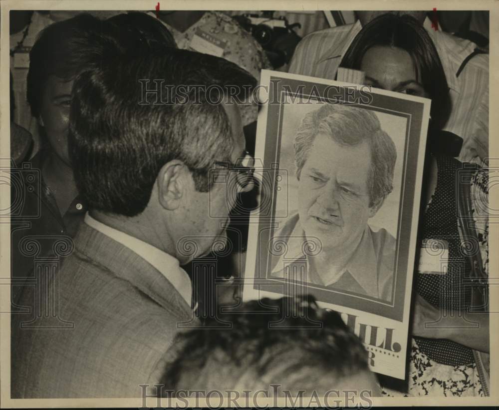 1978 Gentleman holding picture of John Hill at El Mercado, Texas-Historic Images