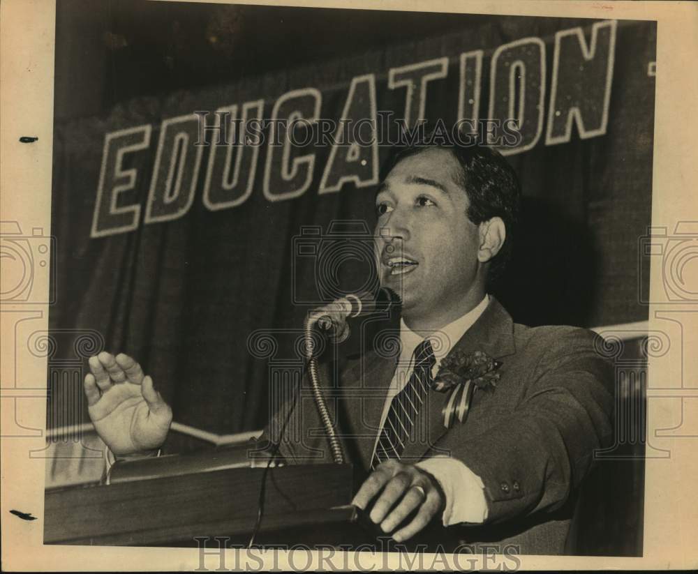 1982 Mayor Henry Cisneros speaks at convocation for teachers, Texas-Historic Images