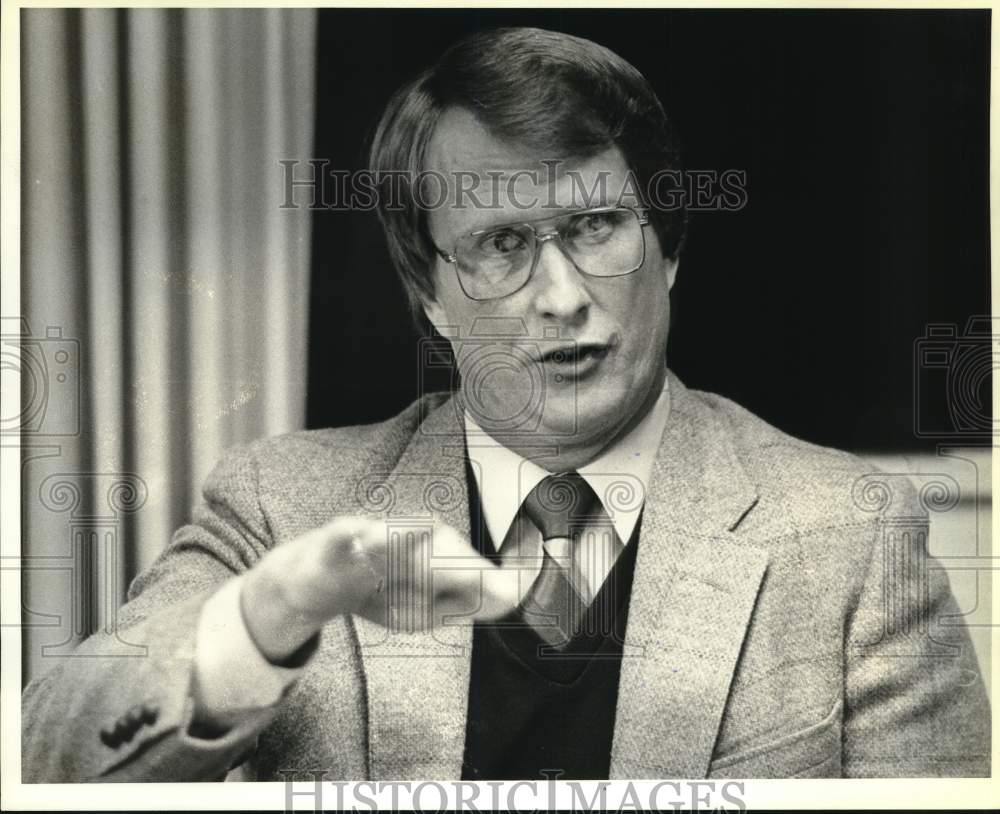 1987 Mike Hodges, FAA Area Supervisor, At Press Conference-Historic Images