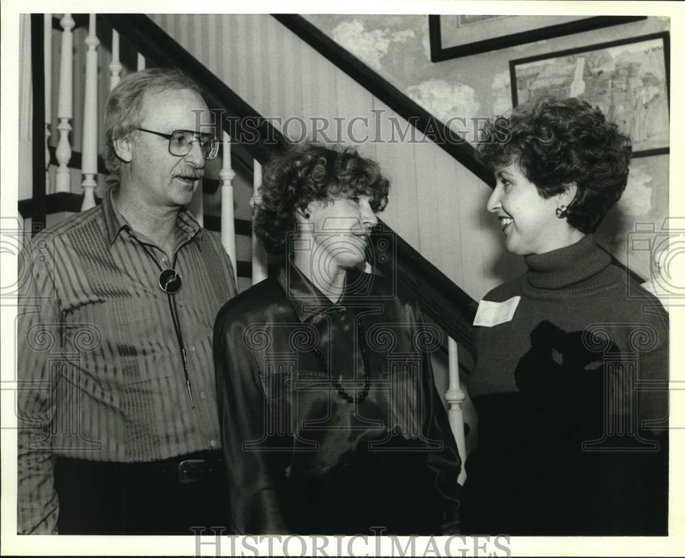 1989 Michael &amp; Carol Hodge, Pat Patrick, Holiday Home Tour-Historic Images