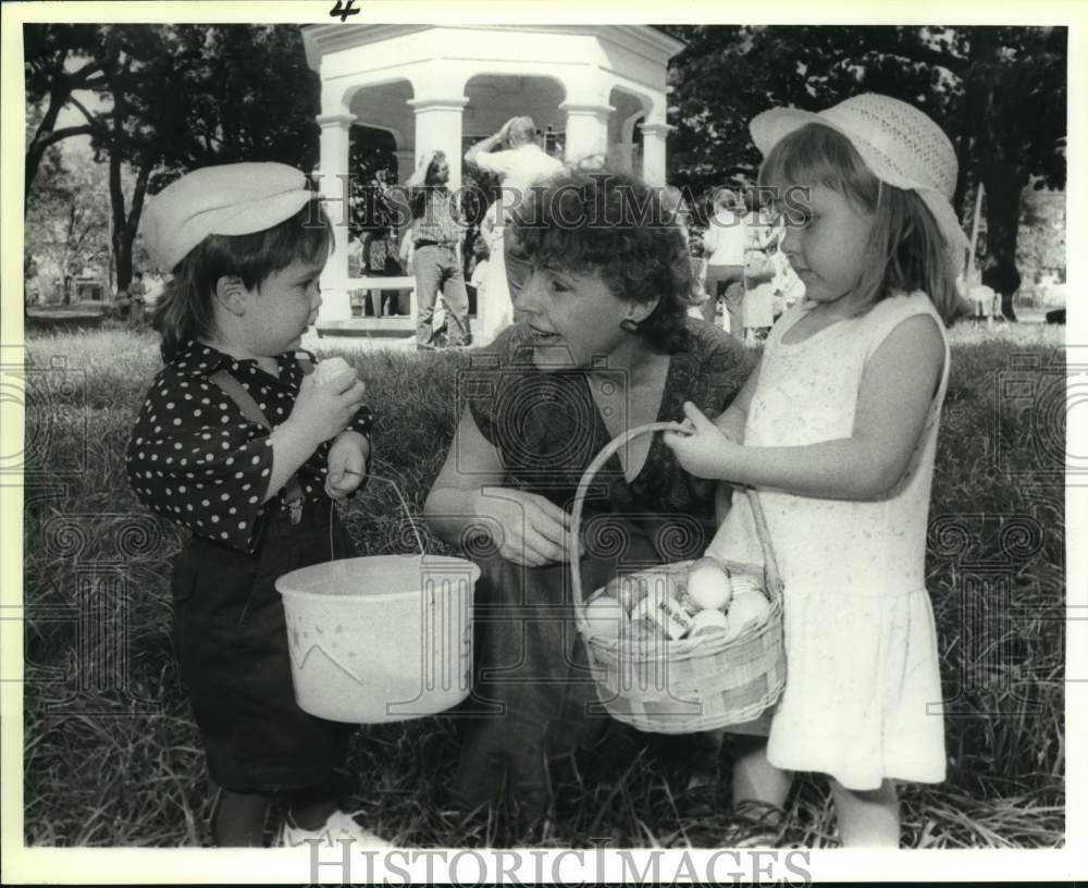 1990 Children With Baskets, Easter Egg Hunt, King William Park-Historic Images