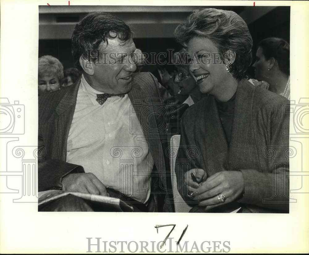 1986 Lt. Gov. Bill Hobby & Cathy Obriotti Green, San Antonio lobby-Historic Images