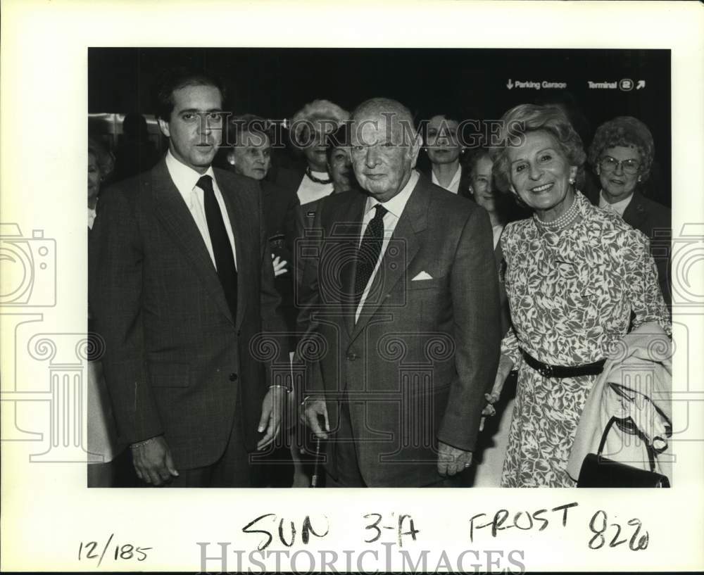 1984 Michael Himoff welcomes Prince Paolo Borghese &amp; wife at airport-Historic Images