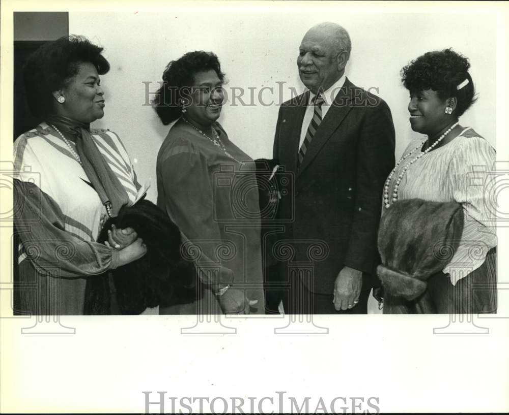 1987 Yvonne Hilliard, Gloria &amp; George McGowan, D. Collins at banquet-Historic Images